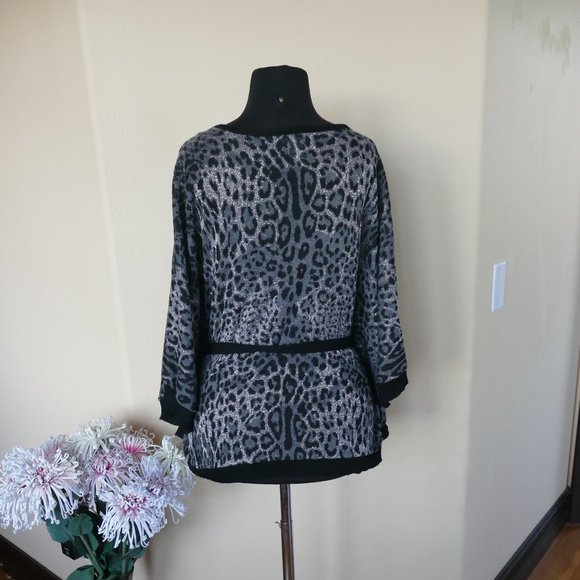 Questions Butterfly Top- Size M - Picture 4 of 10